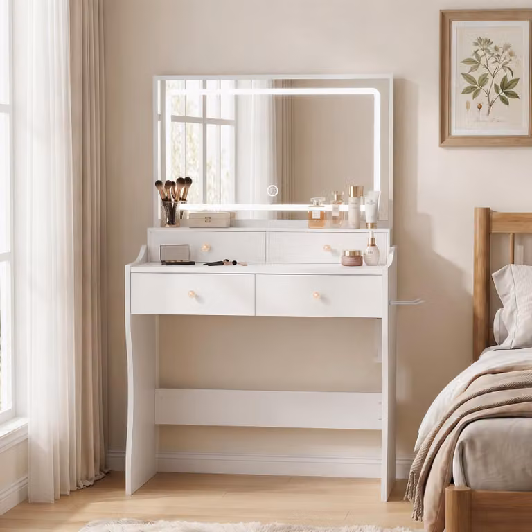 Comò da trucco con specchio a LED, dimensioni 86x46 cm, dotato di ciabatta multipresa e 4 cassetti. Realizzato in MDF bianco, dimensioni totali 90x40x135 cm. Offre 3 colori di luce regolabili in intensità