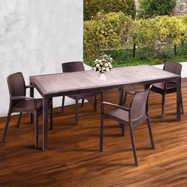 Set tavolo e sedie Arret DMORA con ripiano rettangolare allungabile, effetto rattan, colore marrone, ideale per giardino, balcone o terrazza – 1
