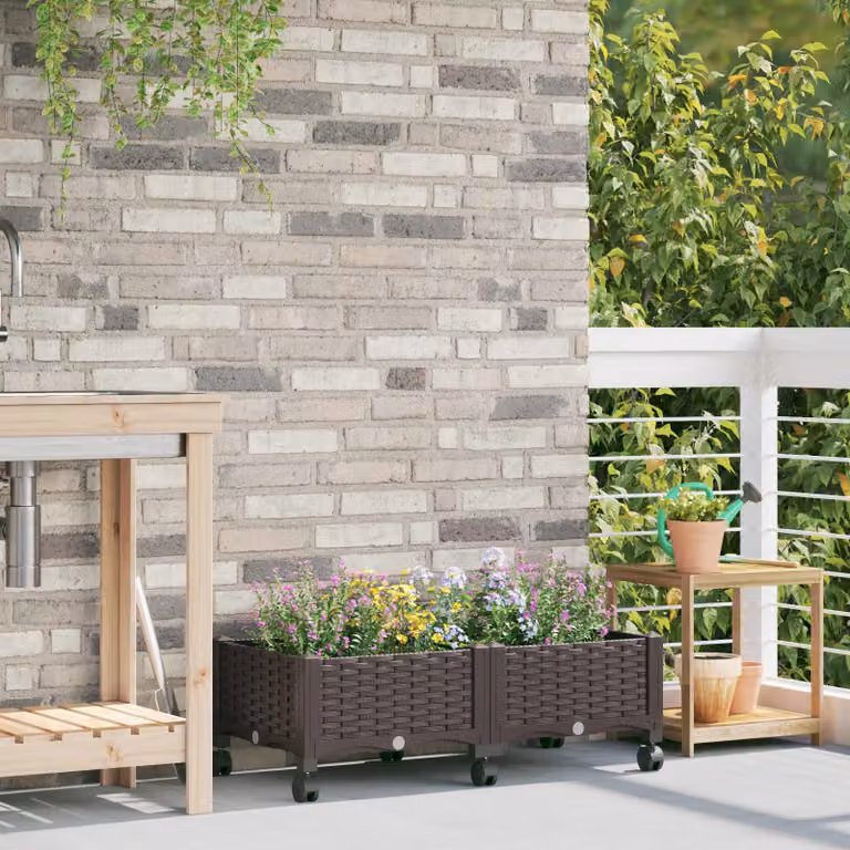 Vaso da giardino con ruote vidaXL in plastica marrone L: 80 cm, P: 40 cm, H: 29 cm