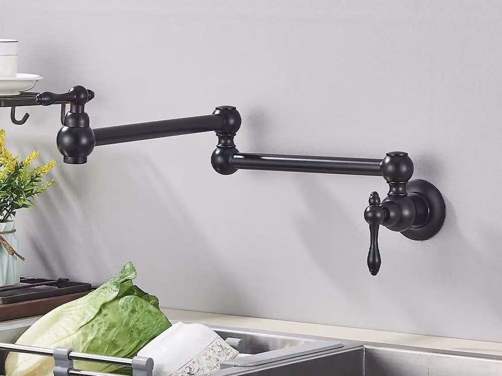 Rubinetto per cucina – Miscelatore a parete per riempimento pentole – Bocchetta pieghevole – Braccio girevole – Installazione a foro singolo – Solo acqua fredda – Ottone spazzolato – Nero opaco