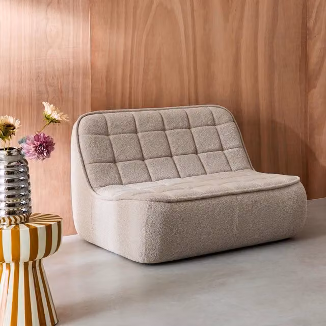Poltrona in bouclé testurizzato sottovuota e compressa, 2 posti, beige