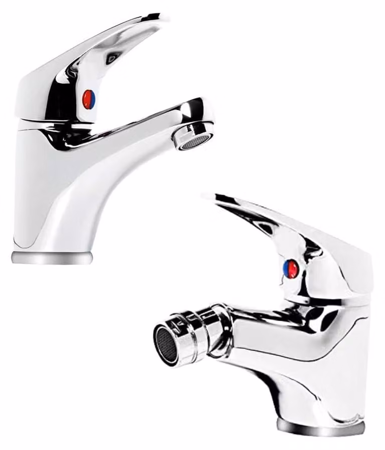 Set composto da 2 rubinetti per bagno e bidet, realizzati in ottone cromato, e 1 coppia di raccordi