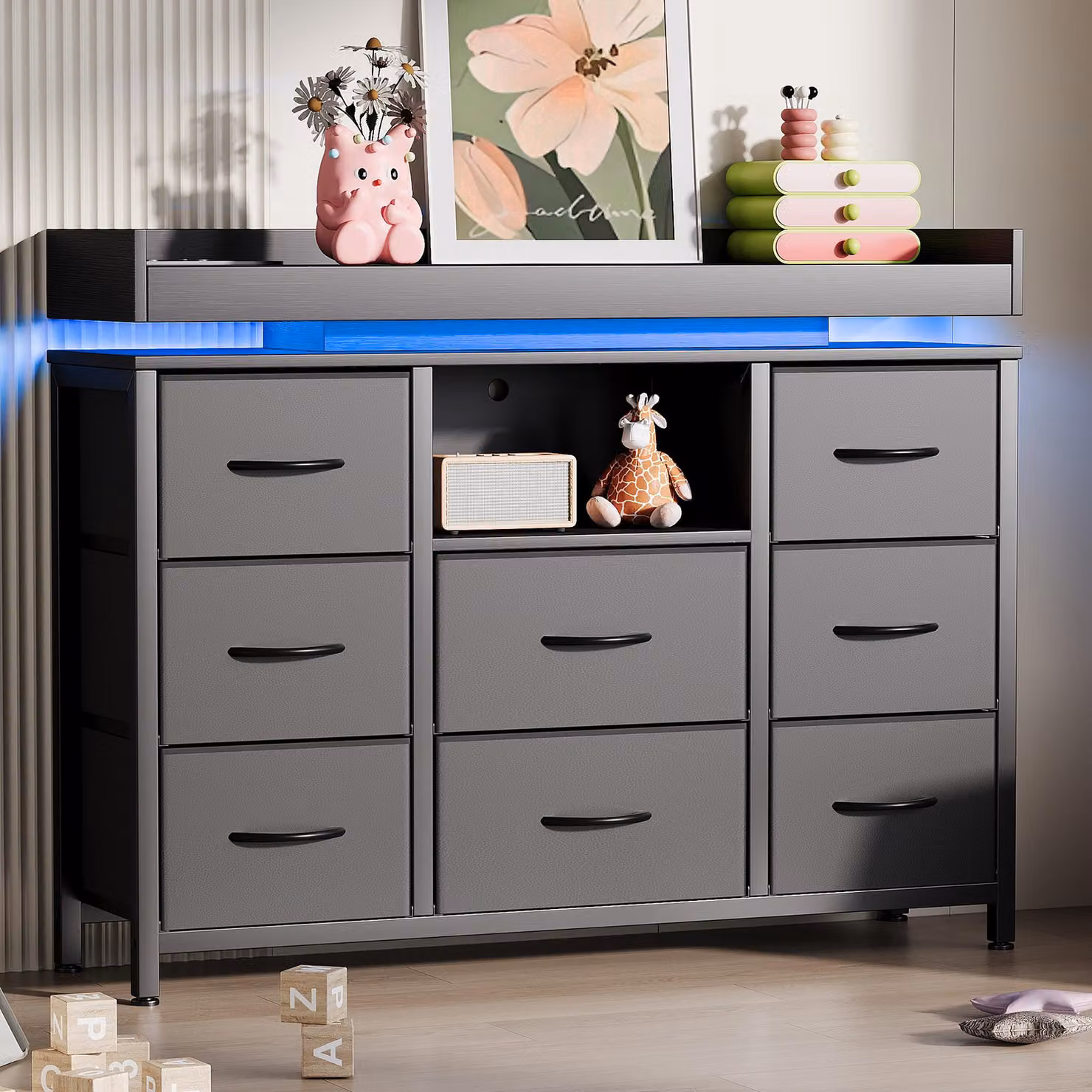 Comodino REMZETTA con 8 cassetti, 108 cm, mobile TV con illuminazione LED, 2 prese di corrente, USB e Type-C, cassetti rivestiti in tessuto, struttura in metallo, colore nero, ideale per camera da letto e soggiorno