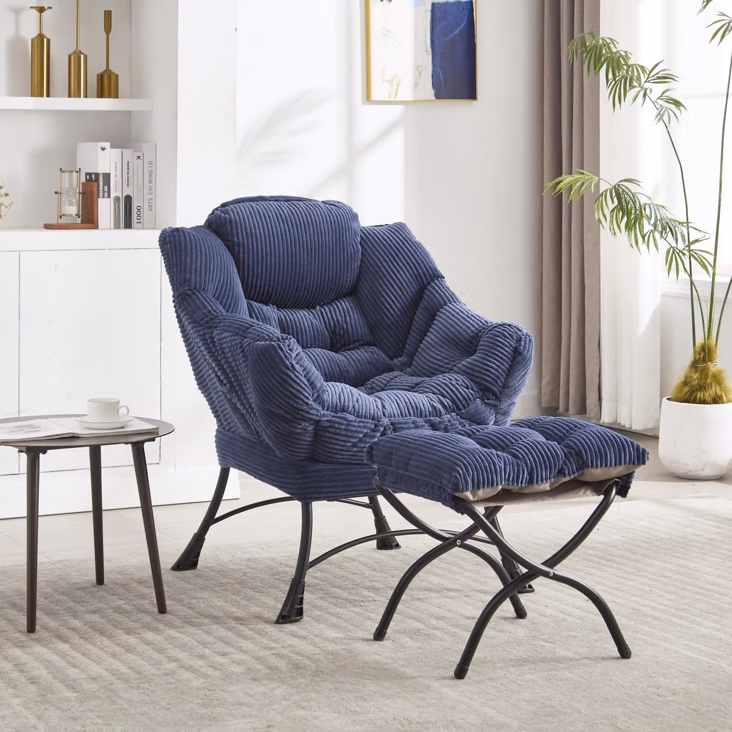 Poltrona lounge con pouf e braccioli in tessuto blu, struttura in metallo, L: 69,9 cm, P: 64,0 cm, H: 95,0 cm – 2