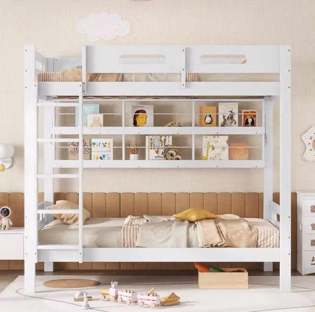 Letto a castello bianco per bambini 90x200 cm con sponde di protezione, scala a 5 gradini e scaffali aperti in pino e MDF