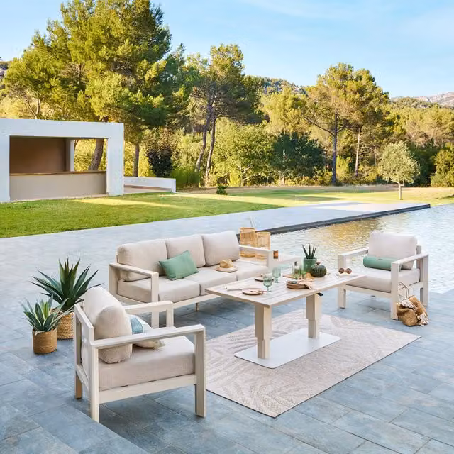 Set salotto da giardino Evasion Hespéride beige con divano a 3 posti, poltrone e tavolino in alluminio verniciato a polvere e cuscini inclusi