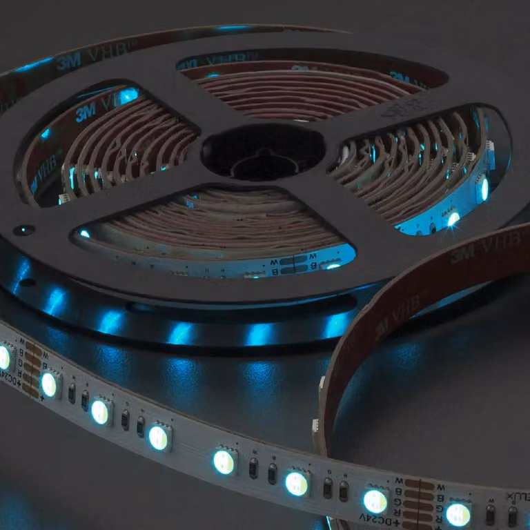 ARELUX XSTRIP RGB+WW, grado di protezione IP20, striscia LED, 5 metri per rotolo, 14,4W/metro, 60 LED/metro, 24V DC, RGB+3000K, indice di resa cromatica (CRI) 80, angolo di emissione 120°