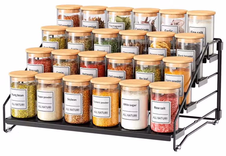 Omgoods - Porta spezie a 4 ripiani - Porta spezie da pavimento - Regolabile - Scaffali per spezie in metallo - Organizzatore per la cucina - Capacità massima di 24 flaconi di spezie - Portaoggetti per la cucina