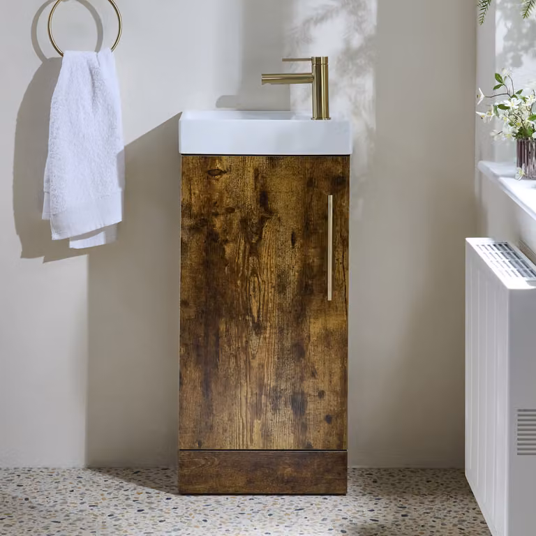 Mobile Bagno a Terra Rovere Scuro da 400mm con Lavabo e Maniglia con Barra a T Oro Satinato - Cluo