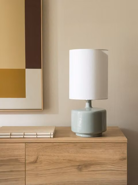 Lampada da tavolo Banu Kenay Home in ceramica verde e bianca