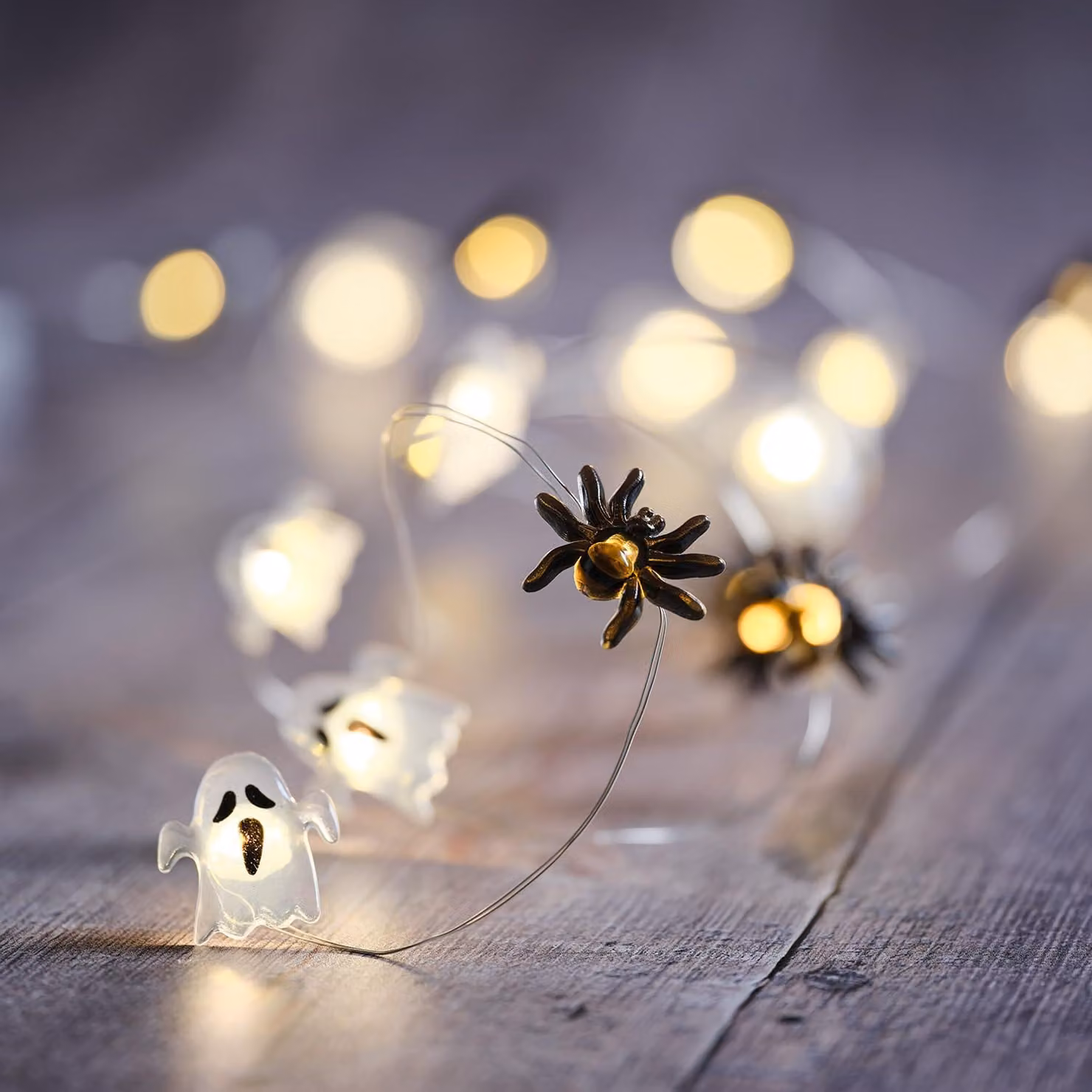Catena luminosa a tema Halloween, 10 LED, con motivi di fantasmi e ragni, lunghezza 1,9 metri, con timer