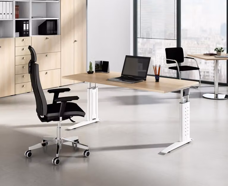 Scrivania serie U | con canalina passacavi inclusa | Base a C | Regolabile in altezza, Dimensioni piano: 180 x 80 cm, Colore piano: rovere nodato, Colore struttura: argento