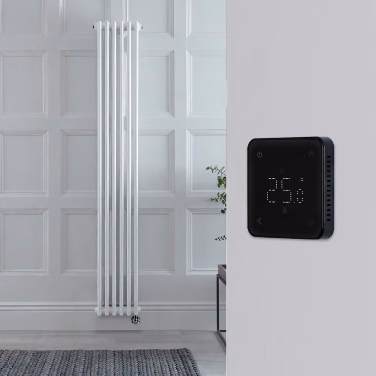 Radiatore Elettrico Verticale Bianco Triplo con Termostato Wifi Retroilluminato Nero - 1800mm x 290mm - Regent