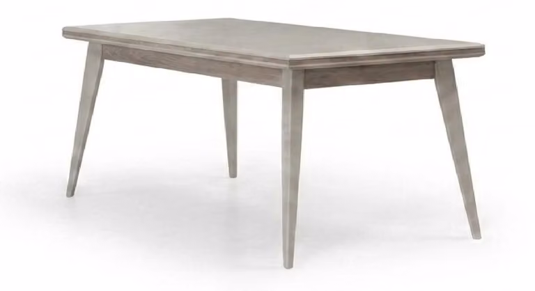 Tavolo da pranzo beige, design moderno ed elegante. Piano del tavolo da pranzo, tavolo da cucina, legno