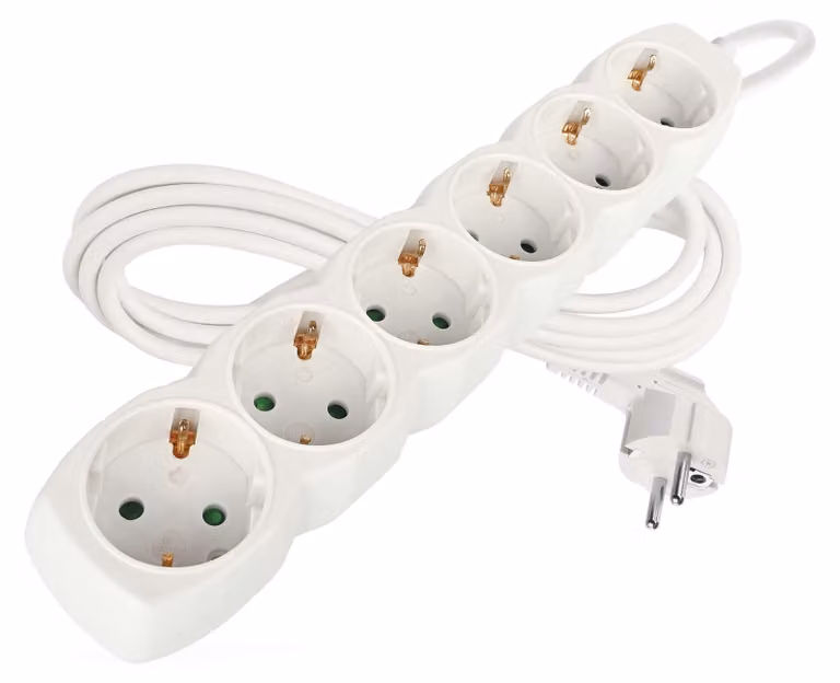 Presa EMOS a 6 vie, cavo da 3 m 1,5 mm2, bianco, prese ruotate di 45°, Schuko con protezione tattile avanzata, per uso interno, P0623R
