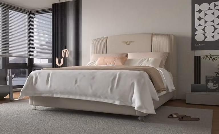 Luxus Beige Bett mit Gepolstertem Kopfteil Gold Modernes Design Schlafzimmer