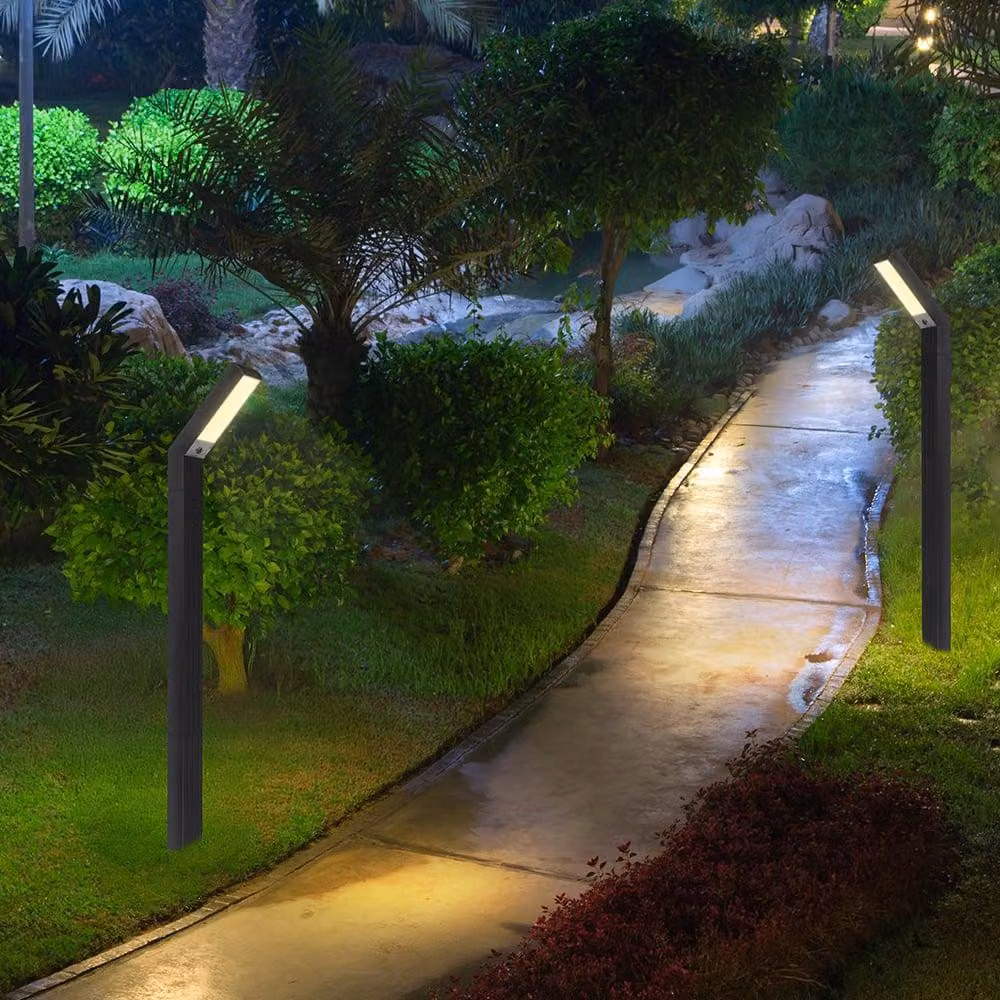 V-TAC PRO Lampada Solare da Giardino 17W 3-in-1 CCT 110° con picchetto, nero IP65 – SKU 23997