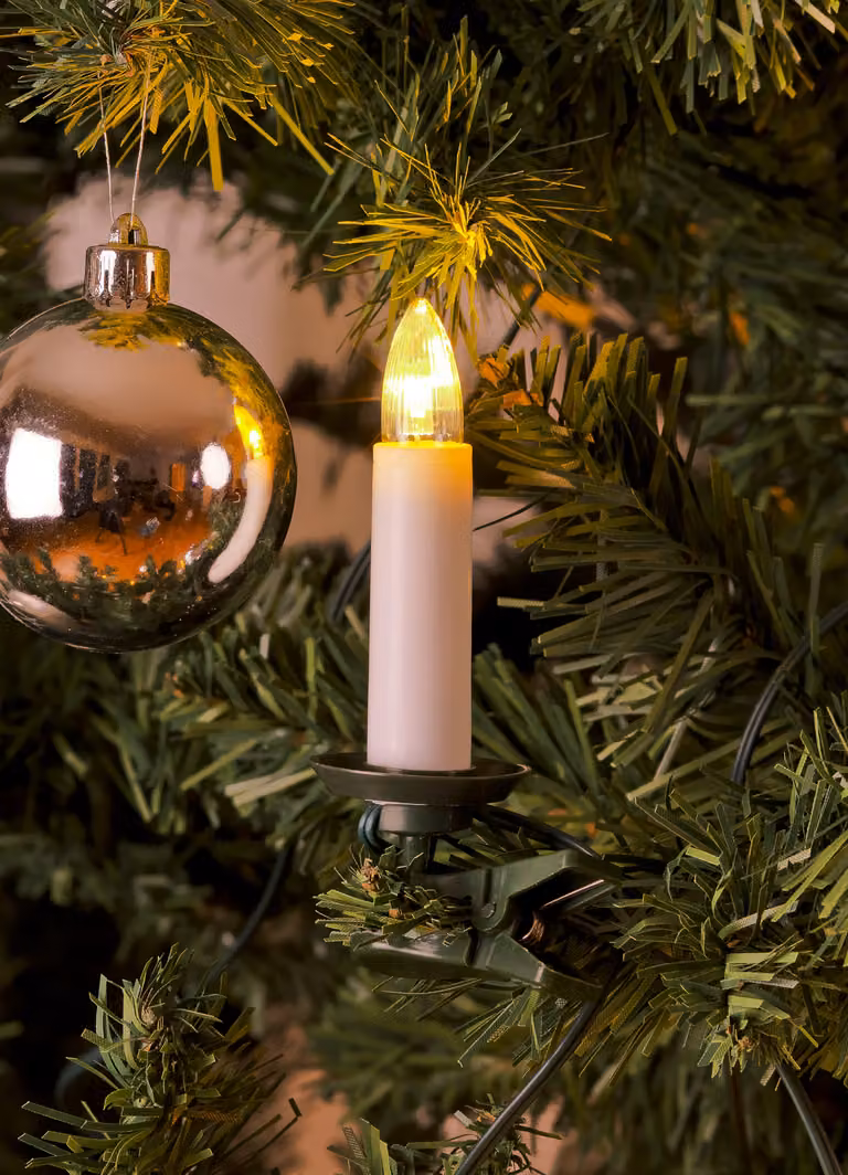 Konstsmide - Catena di alberi a LED, lampadine superiori, "One String", con interruttore on/off, 35 diodi bianchi caldi, trasformatore interno da 24 V, cavo verde; 1009-020