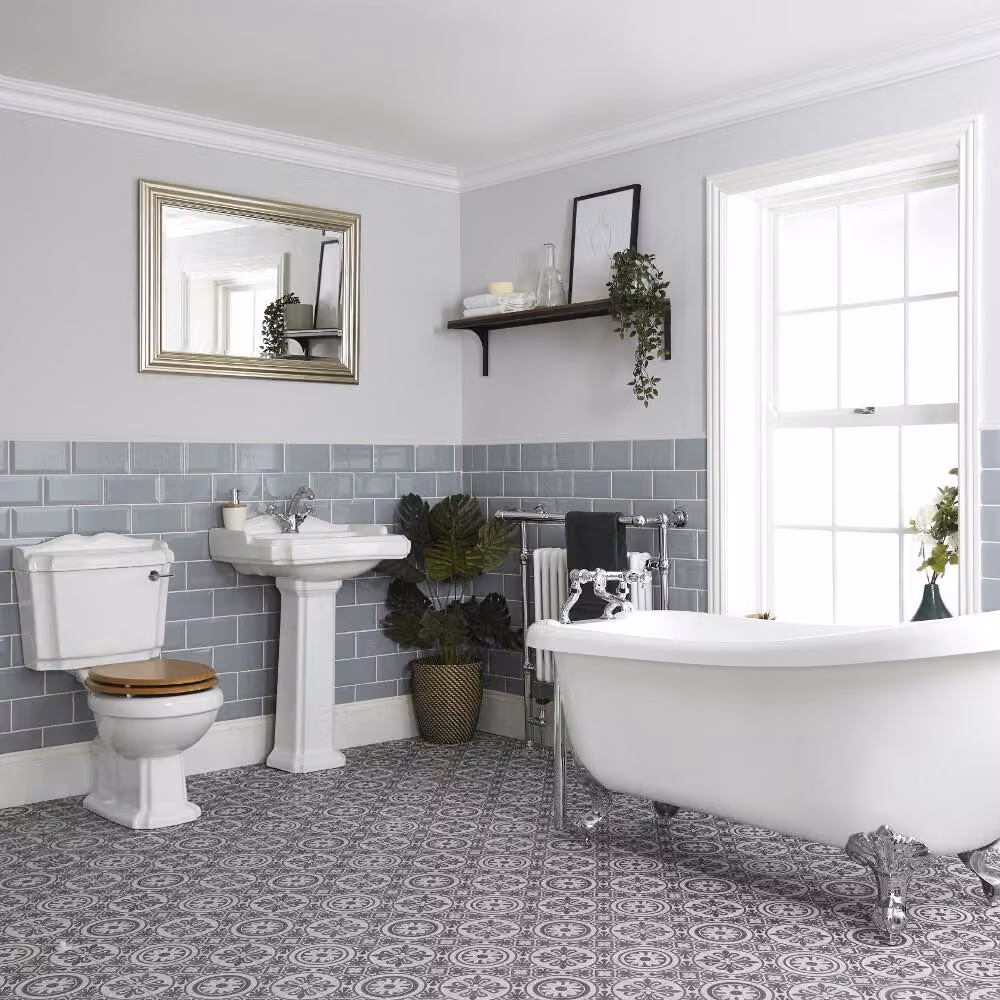 Set Bagno con Vasca Freestanding, Sanitario WC Monoblocco e Lavabo su Colonna - Legend