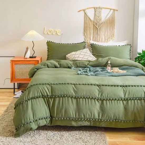 Set di 3 coperte in microfibra stile boho chic verde scuro con pompon e due cuscini con copri cuscino L: 220 cm, P: 240 cm, Cuscini: 80 x 80 cm