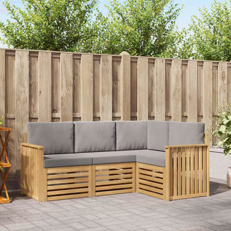 Set di divani da esterno vidaXL a forma di L composto da 4 pezzi in legno di acacia con cuscini bianchi e grigi in poliestere resistente ai raggi UV