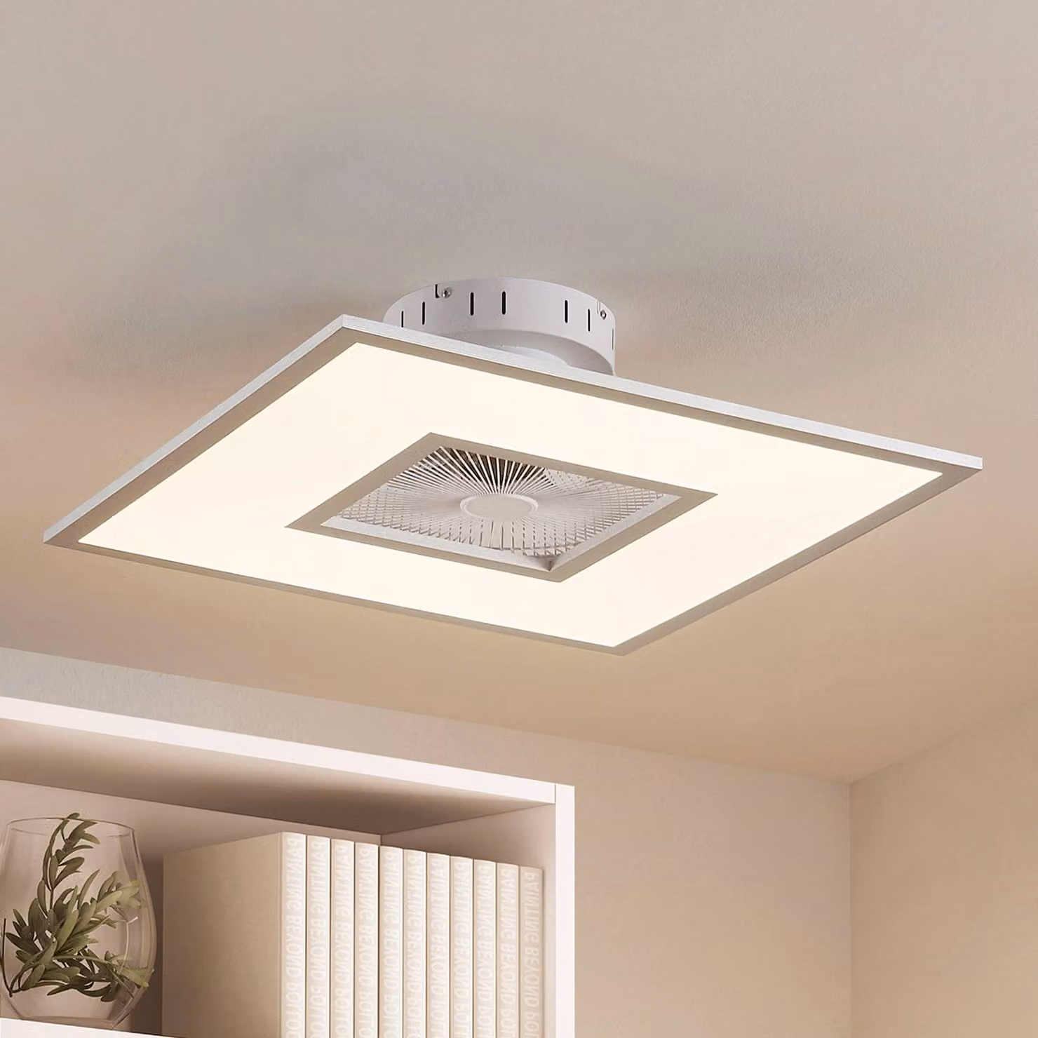 Lindby Ventilatore da soffitto LED Romea, angolare, DC, silenzioso, 60 cm Romea Lindby, dimmerabile, Alluminio / Grigio / Zincato, Soggiorno / Sala da pranzo, Plastica, Moderno