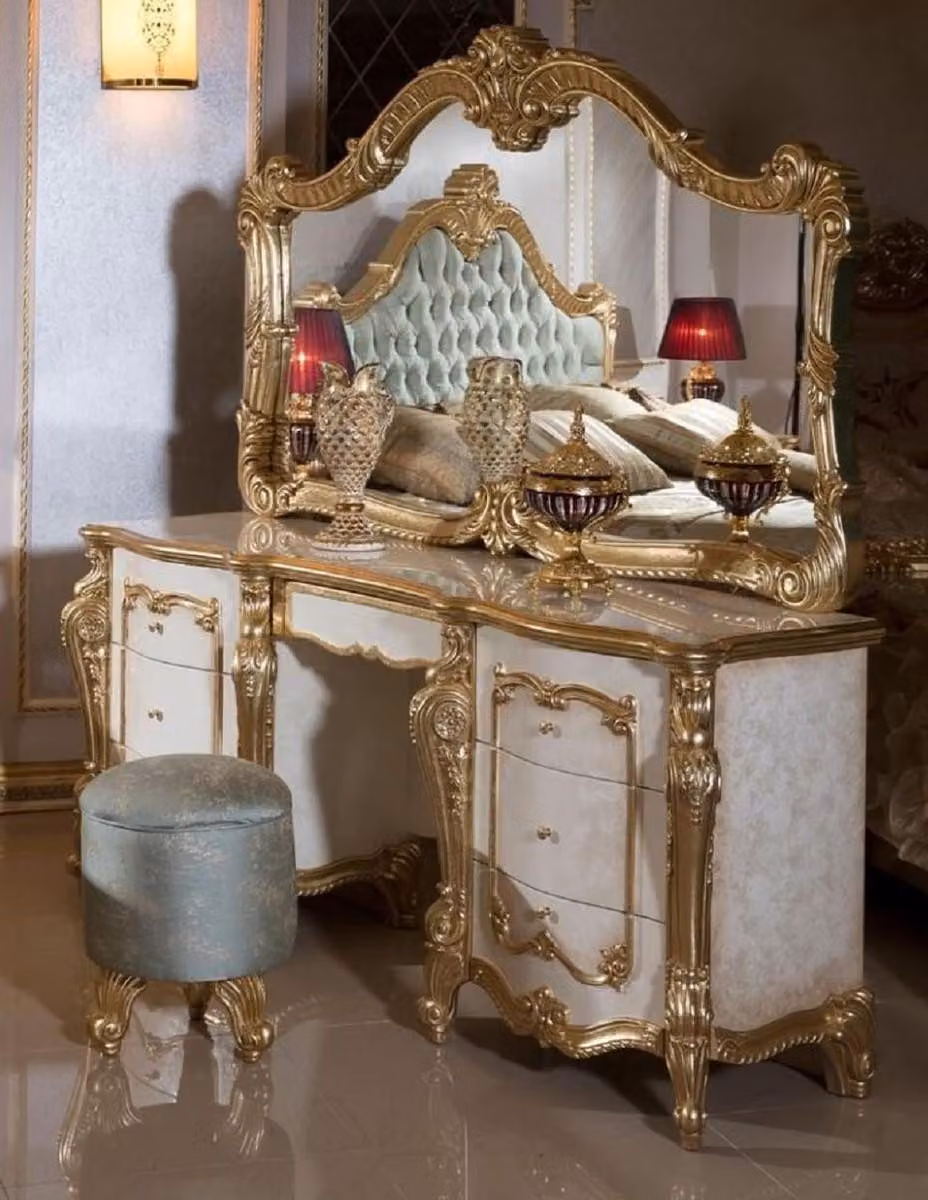 Casa Padrino Set da camera da letto barocco bianco / beige / oro / azzurro - 1 comò barocco & 1 specchio barocco & 1 sgabello barocco - Mobili da camera da letto barocchi - Nobile e magnifico