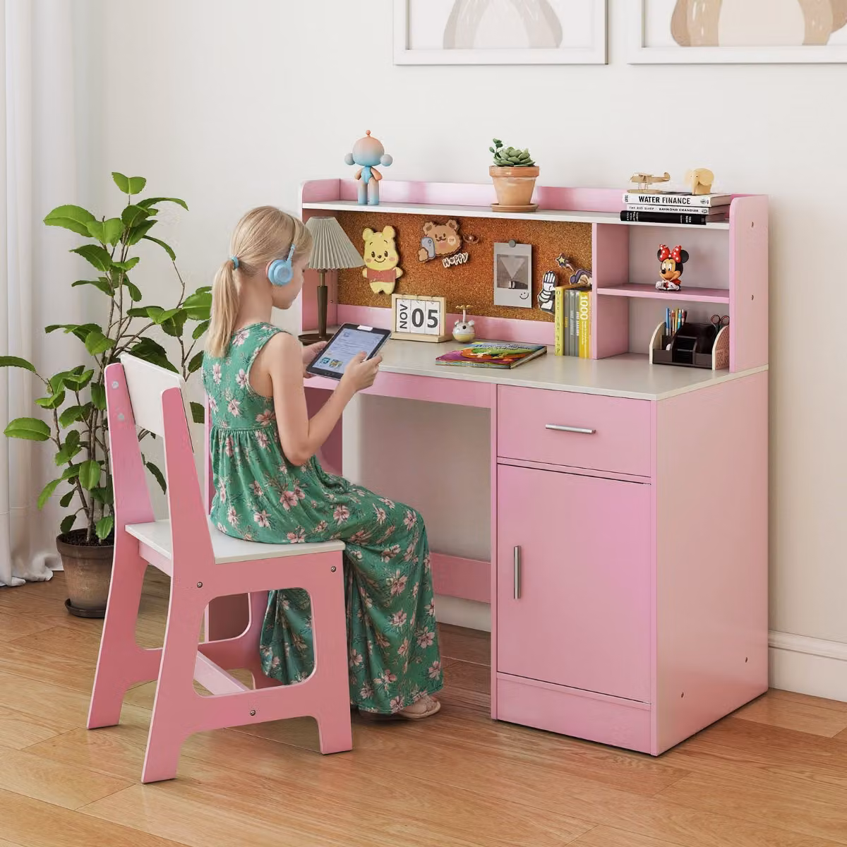 Set scrivania e sedia Costway per bambini con mensole e cassetto, ideale per camera da letto o asilo nido, Rosa