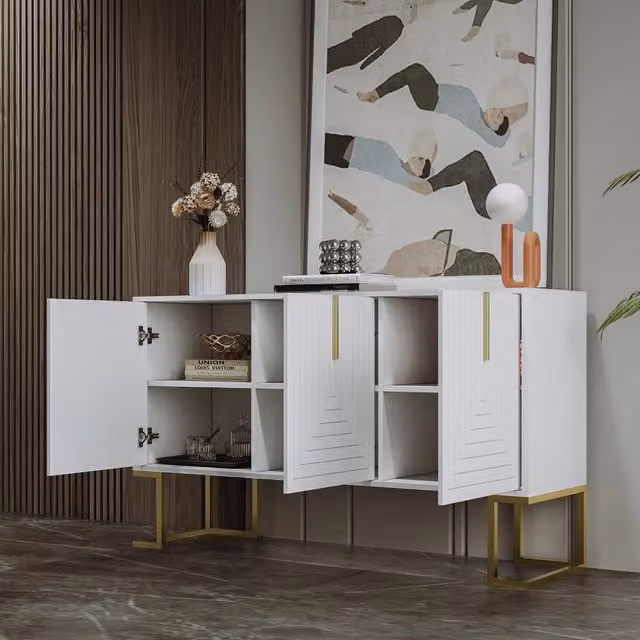 Credenza moderna FOLYNA a 3 ante con ripiani regolabili e base in metallo, finitura bianca opaca in MDF, ideale per soggiorno, cucina e sala da pranzo