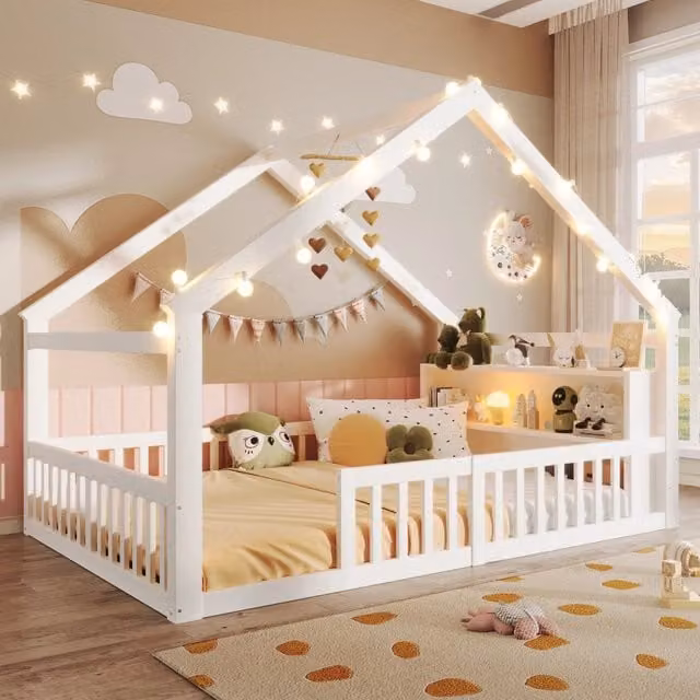 Letto basso per bambini 140x190 cm con sponde, perline LED, tetto a casetta, in legno di pino, senza materasso, stile minimalista - Bianco