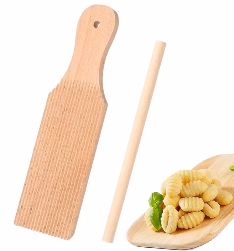 Tavola di legno di faggio per la preparazione della pasta fresca