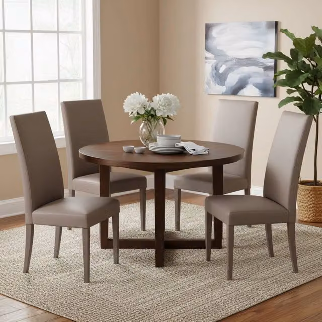 Set di 4 sedie moderne DMORA in ecopelle grigia con struttura in legno