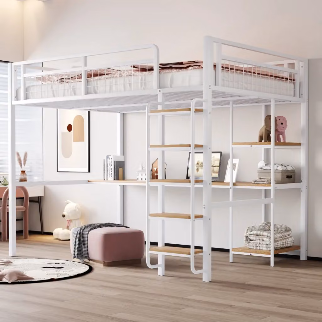 Letto a soppalco matrimoniale Chicfurn in metallo bianco con scala di sicurezza, tavolo e ripiani laterali, L/P: 140 x 200 cm – 2