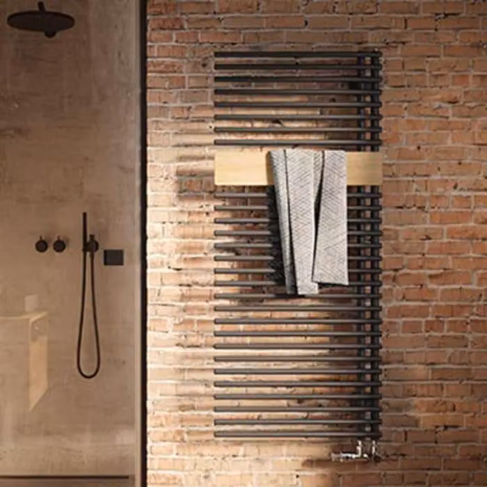 Riscaldatore da bagno Kermi Credo, semicircolare, 45 x 100 cm, per l'installazione a destra