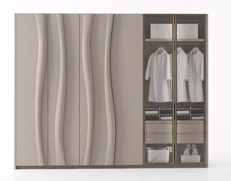 Armadio spazioso, elegante, di colore beige, in stile moderno