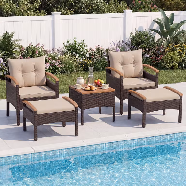 Set di divani da giardino Costway in rattan beige composto da 5 pezzi con cuscini inclusi