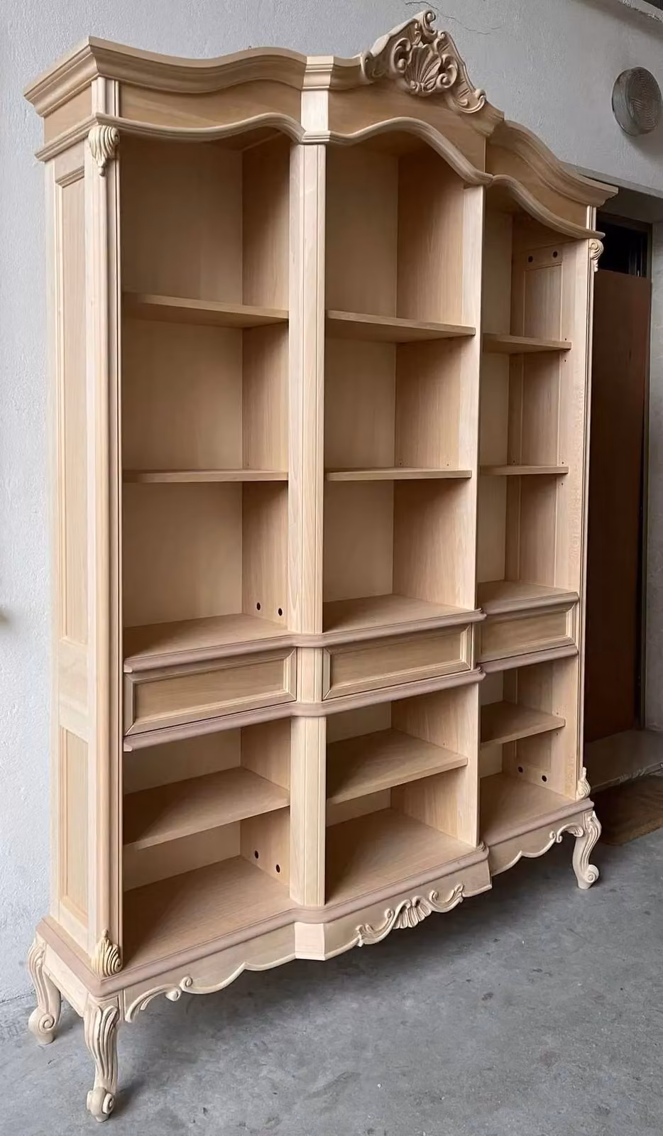 Libreria a giorno classica barocco Mobili 2G in legno di pino e faggio non trattato con 3 cassetti L: 165 cm, P: 38 cm, H: 236 cm – 2