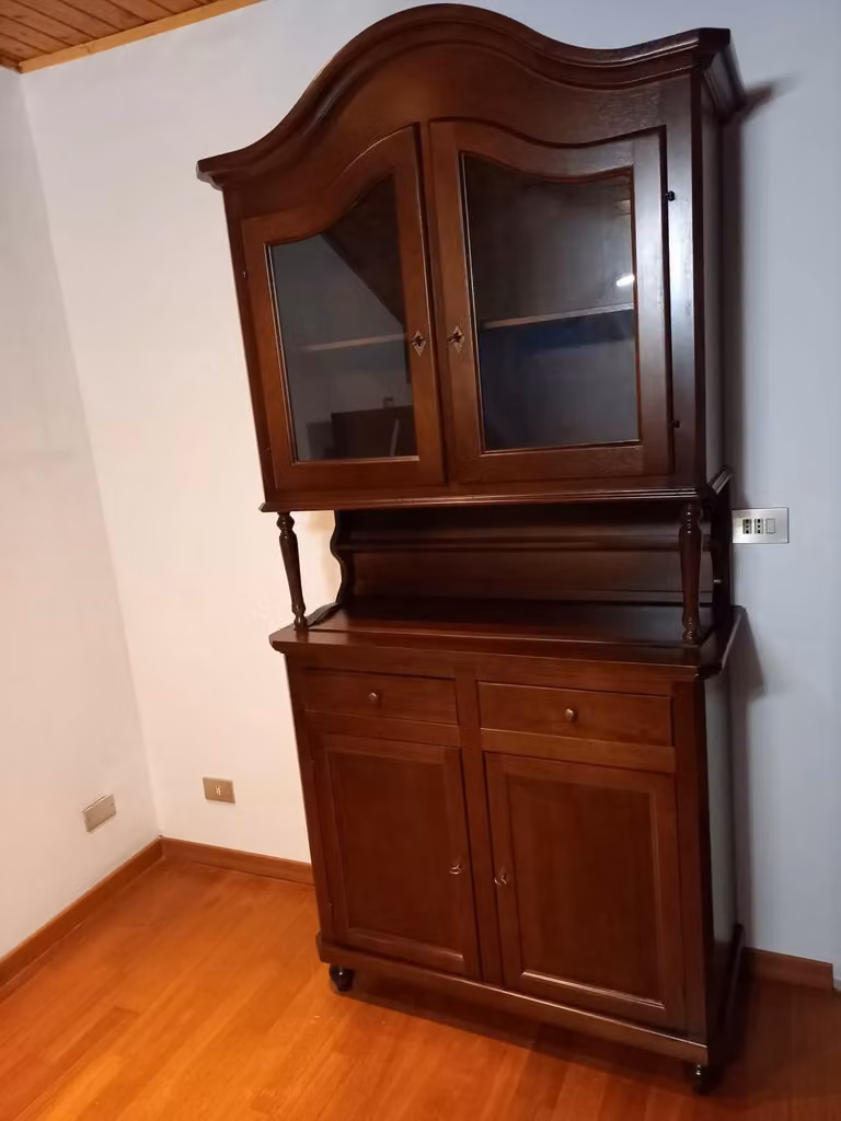 Cristalliera napoletana Mobili 2G con 2 ante in legno color noce L: 104 cm, P: 43 cm, H: 215 cm