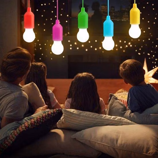 Set di 5 lampade LED portatili Unyqoos®, multicolore – illuminazione leggera per interni ed esterni, resistente al calore e al freddo, alimentazione a 3 batterie AAA, interruttore a scatto