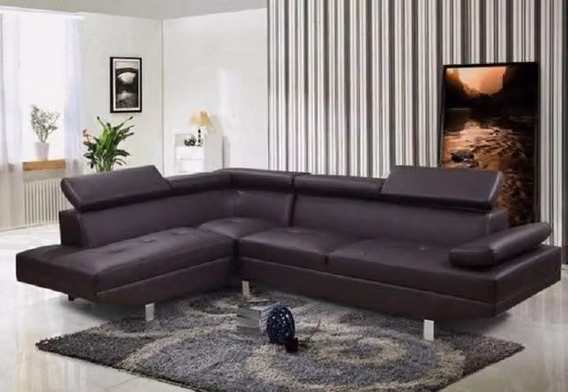 Divano angolare moderno Sicorage Eldy in pelle marrone con funzione letto e poggiatesta regolabile, lato sinistro, L: 270 cm