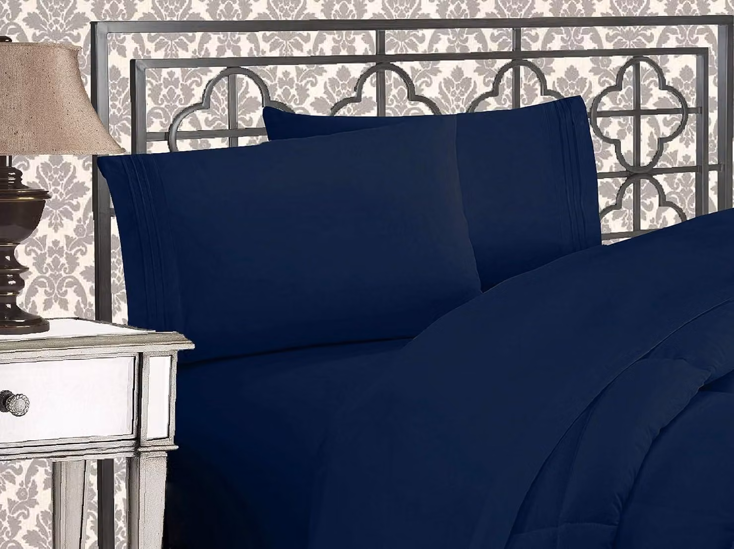 Eleganza e comfort. Tessuto ad alta densità (1500 fili). Resistente a grinze e scolorimenti. Qualità egiziana. Estremamente morbido e lussuoso. Set di 2 federe per cuscini, formato king size