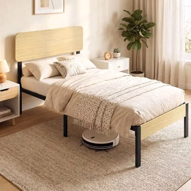 Letto singolo in metallo con testiera e spazio sottoletto