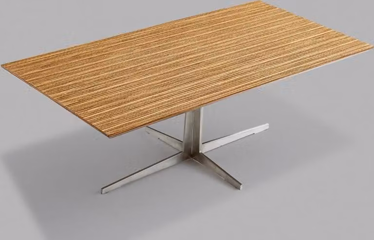 Moderner Couchtisch aus Furnier und Edelstahl in Naturfarben