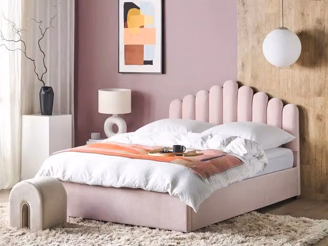 Letto contenitore matrimoniale Beliani in velluto rosa con testiera a conchiglia e rete a doghe L/P/H: 214 x 180 x 125 cm