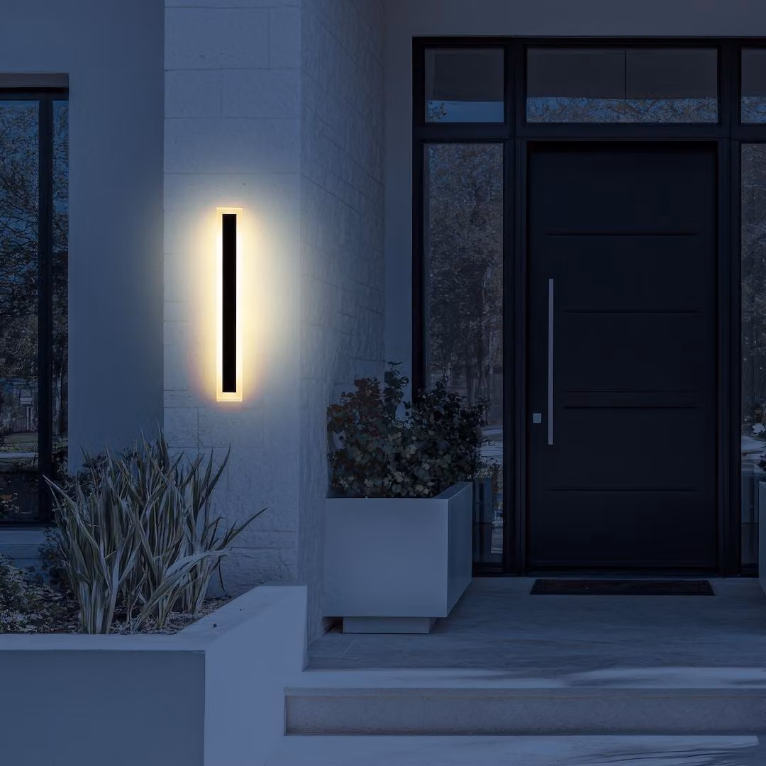 Moderna lampada da parete esterna nera allungata 100 cm LED 25W colore variabile IP54 WOW Milagro
