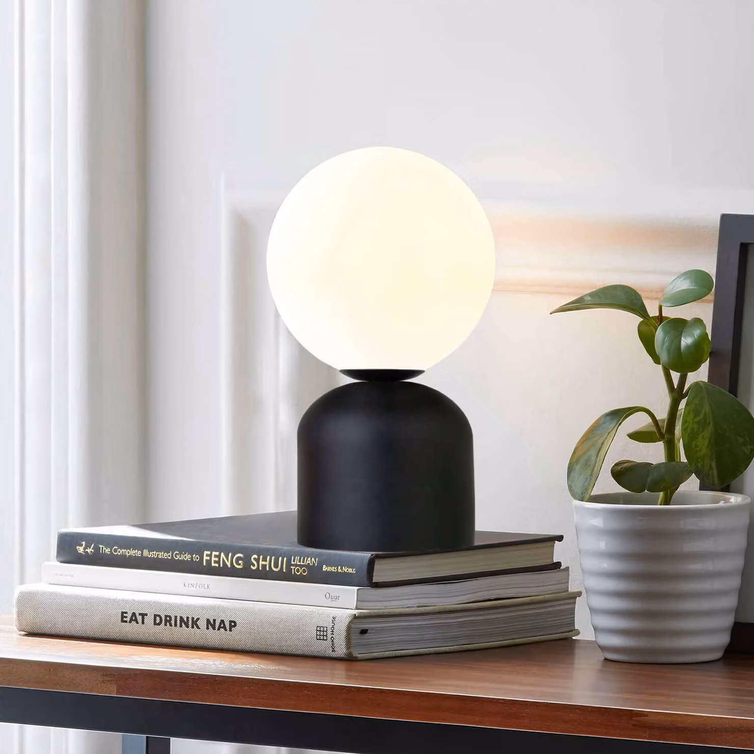 Opviq, lampada da tavolo moderna con struttura in metallo e paralume in vetro, 15 x 15 x 28 cm, nera | Attacco E27, max. 40 W, cavo da 100 cm, IP20 | Design elegante per ogni ambiente.