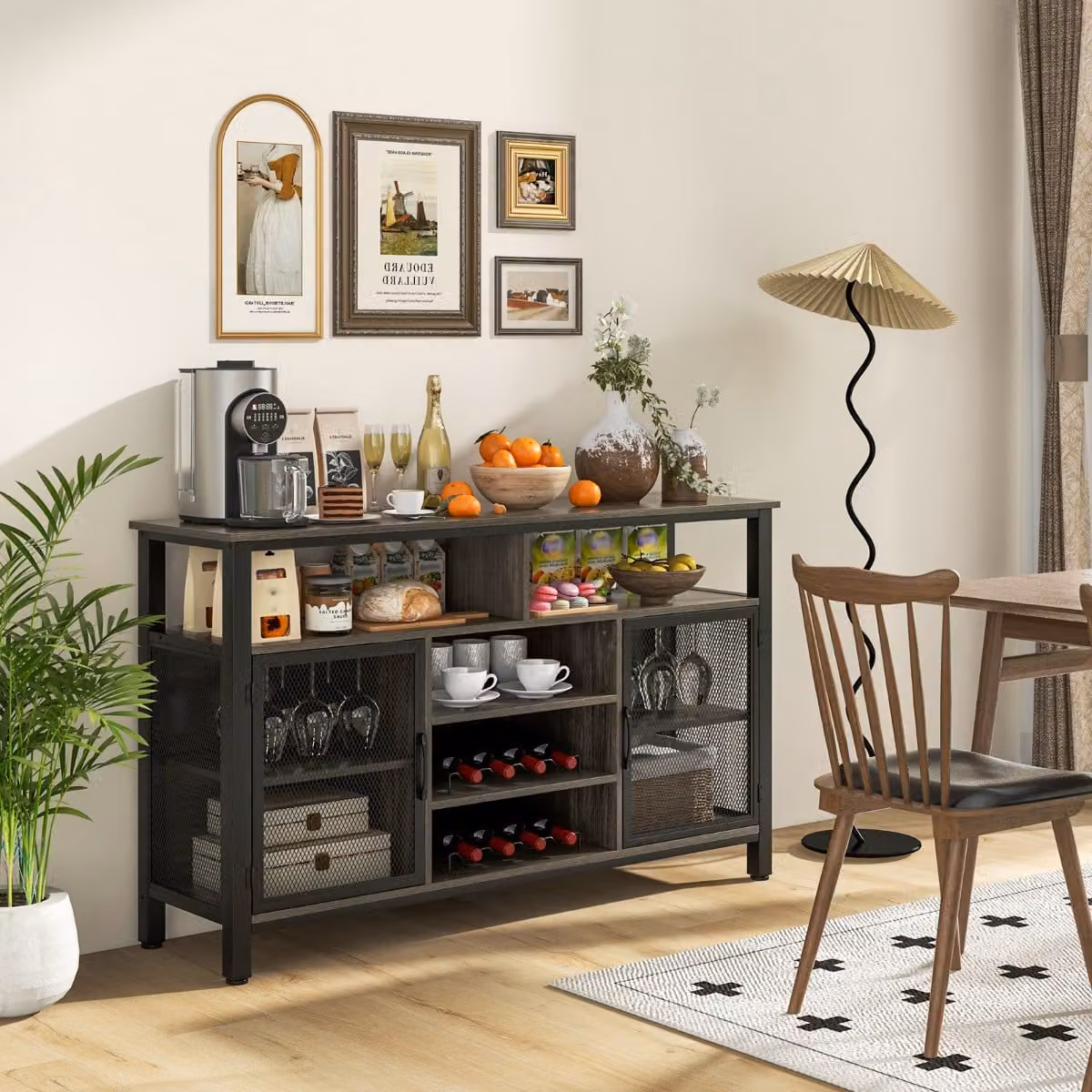 Credenza per vino e caffè Costway in stile industriale con portabottiglie e ante in vetro, Grigio, L: 140 cm
