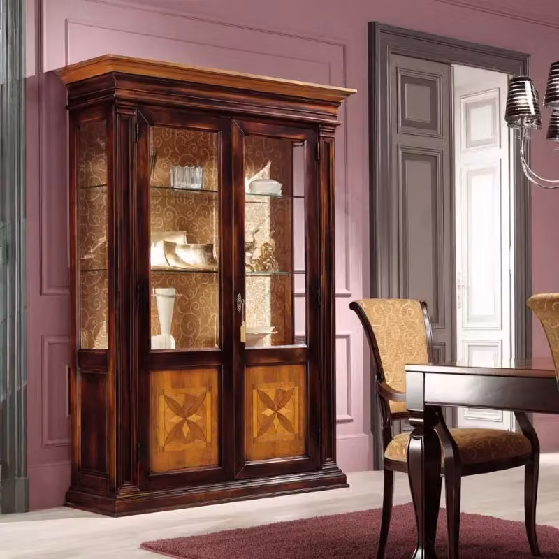 Vetrina Mobili 2G con 2 porte in vetro e intarsio quadrifoglio in stile shabby chic bicolore L: 152 cm, P: 55 cm, H: 214 cm – 2
