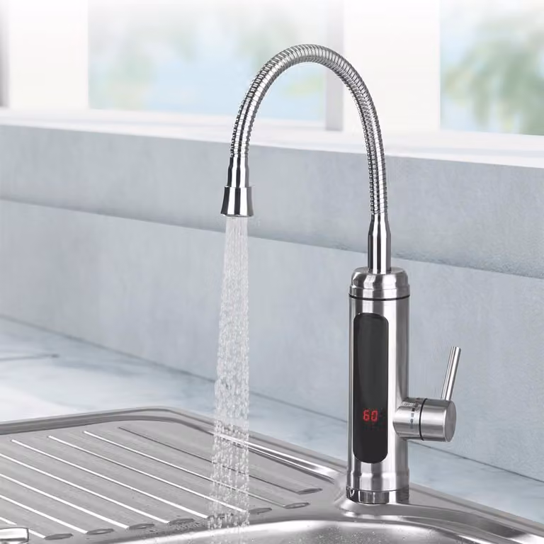 Rubinetto per acqua calda con resistenza riscaldante.