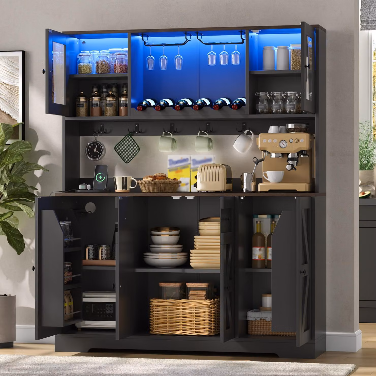 Mobiletto da cucina con ante, dispensa con illuminazione a LED e prese di corrente, dotato di scaffali per bottiglie di vino e portabicchieri, dimensioni 140x40x173 cm, colore nero